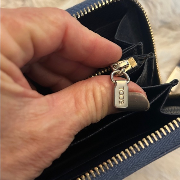 Tod's Navy Blue Leather Wallet. In EUC. - Picture 11 of 15